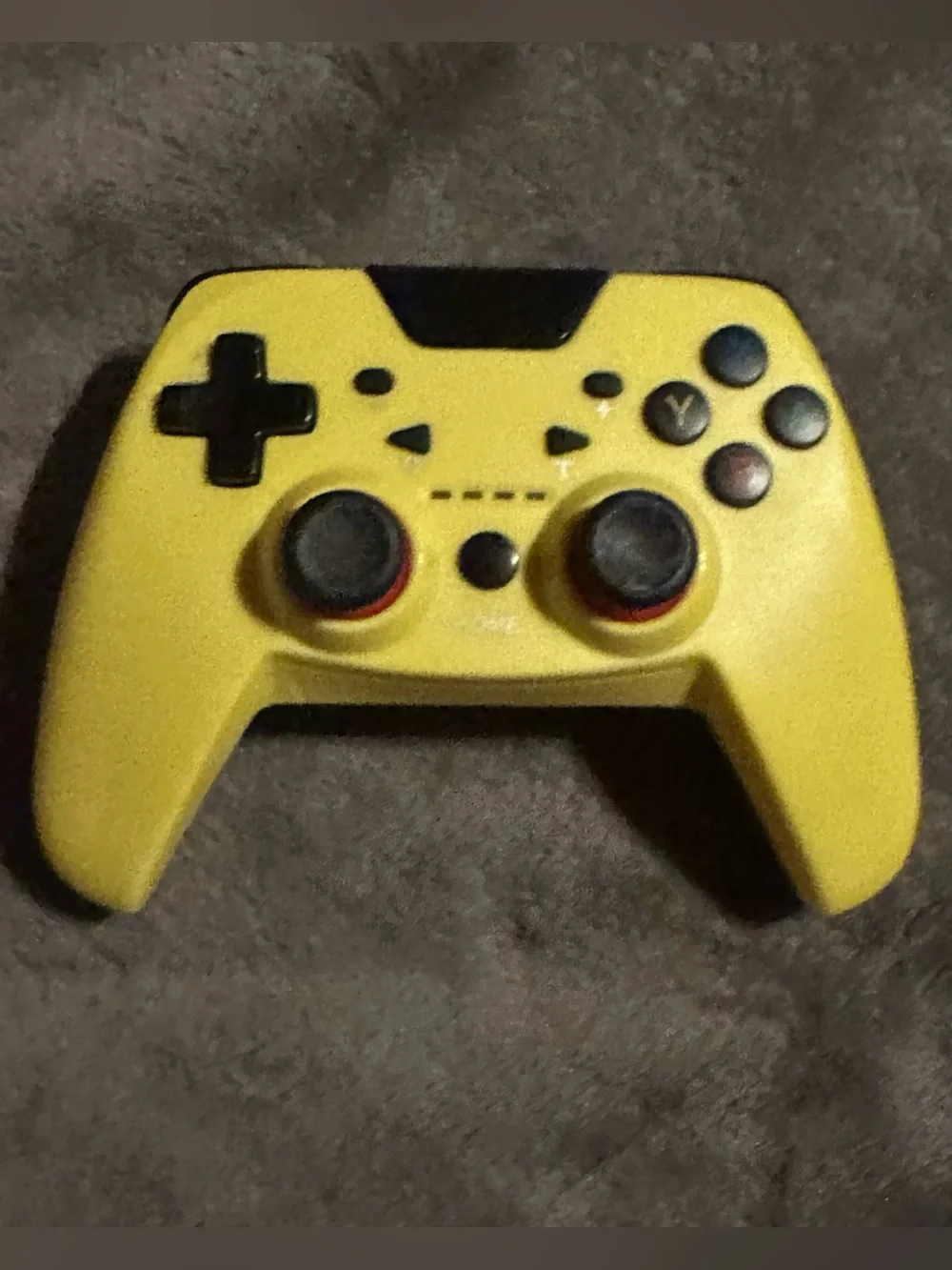 Regemoudal yellow black